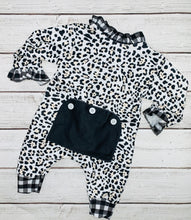 Load image into Gallery viewer, Ruffle Leopard Buttflap Sleeper